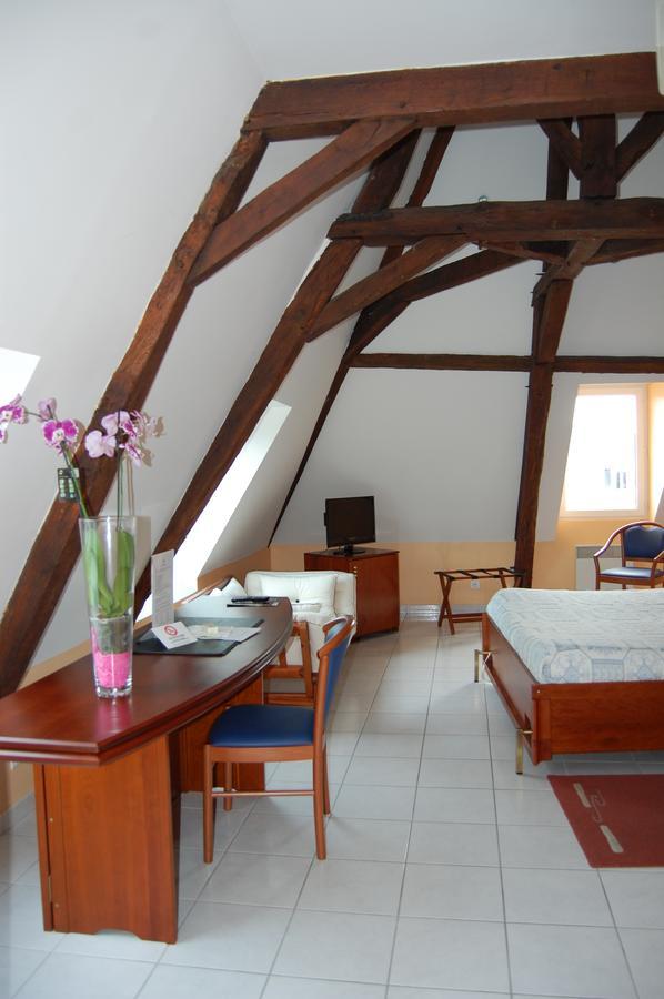 Appart'Hotel La Suze Sur Sarthe ภายนอก รูปภาพ