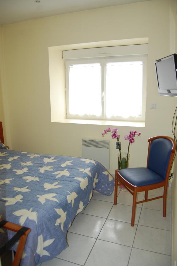 Appart'Hotel La Suze Sur Sarthe ภายนอก รูปภาพ
