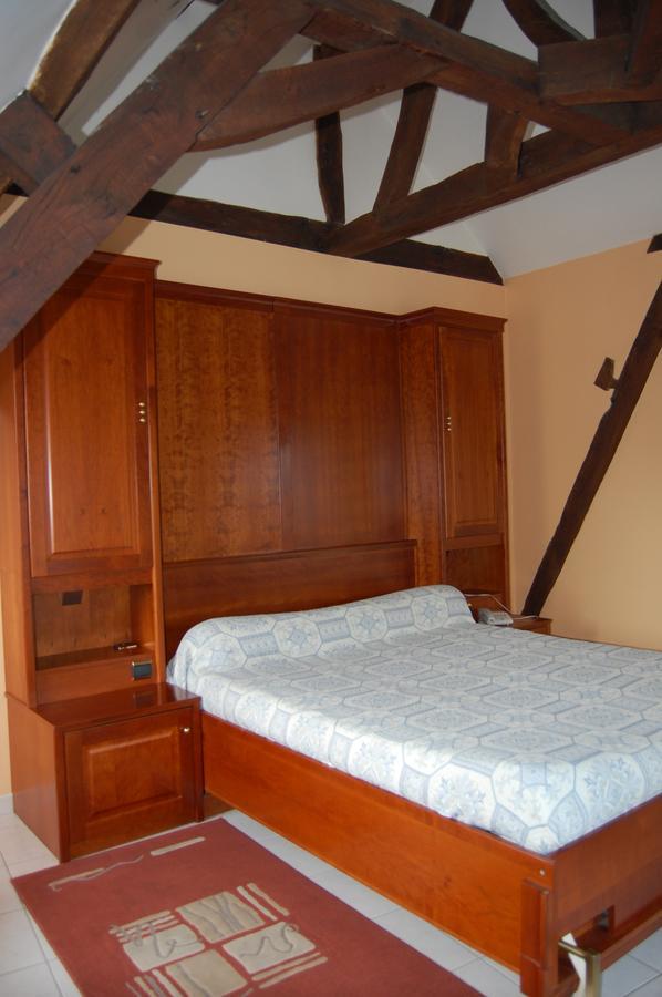 Appart'Hotel La Suze Sur Sarthe ภายนอก รูปภาพ